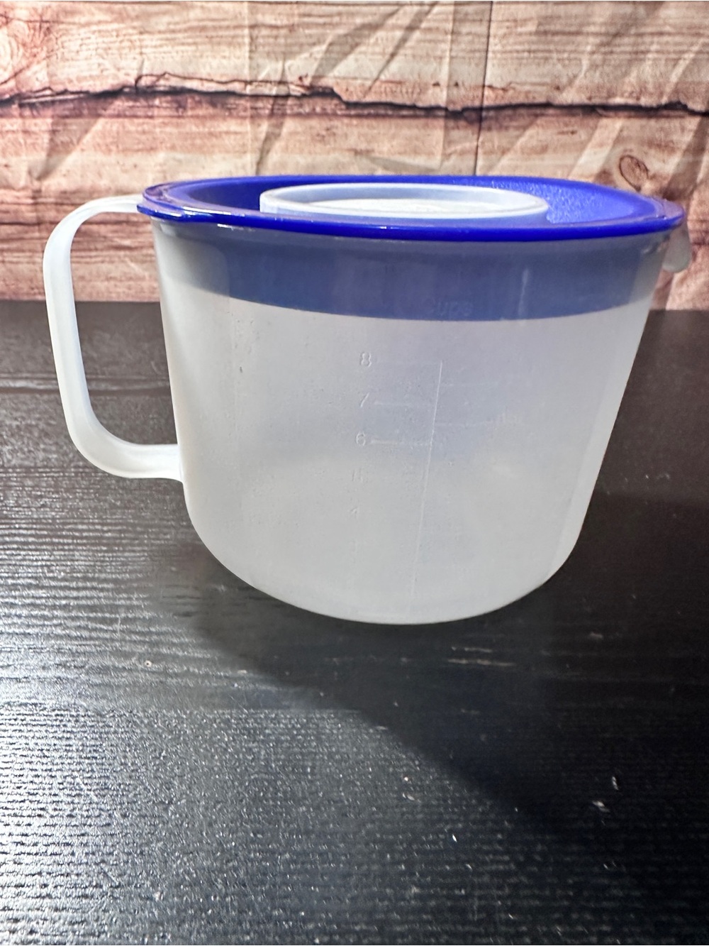 VINTAGE TUPPERWARE BLUE MIXING & MEASURING Plastic 8-CUP PITCHER BOWL WITH LID